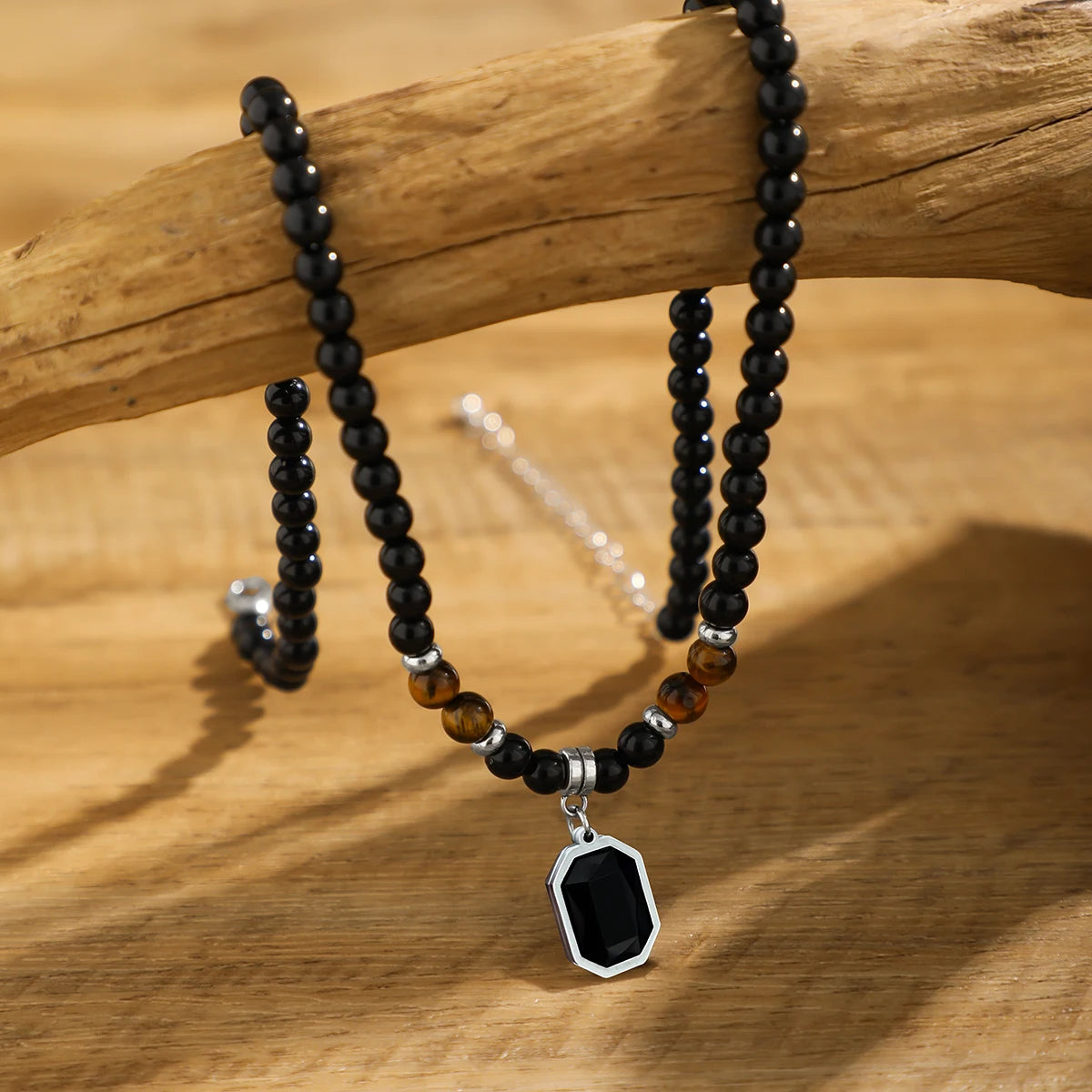 Collier Homme avec Perles et Pendentif Noires
